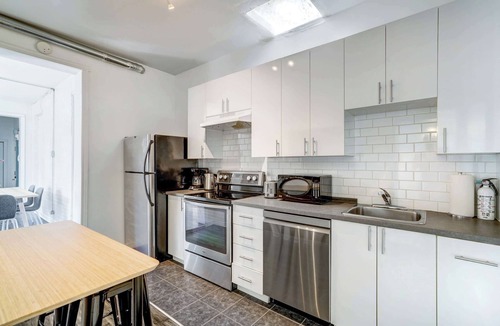 Plateau Mont Royal Apartment | Trendy Mont Royal Stay Near Cafés & Local Shops