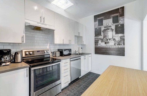 Plateau Mont Royal Apartment | Trendy Mont Royal Stay Near Cafés & Local Shops