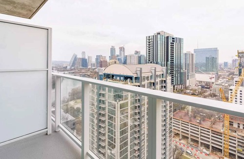 Rainey Street Historic District Apartment | Trendy Natiivo I Modern 1-BR apartment