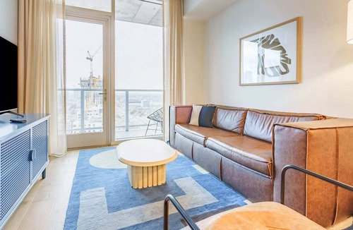 Rainey Street Historic District Apartment | Trendy Natiivo I Modern 1-BR apartment