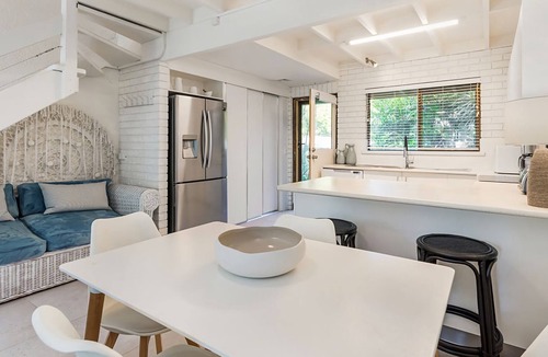 Noosaville Villa | Trendy riverside apartment