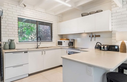 Noosaville Villa | Trendy riverside apartment