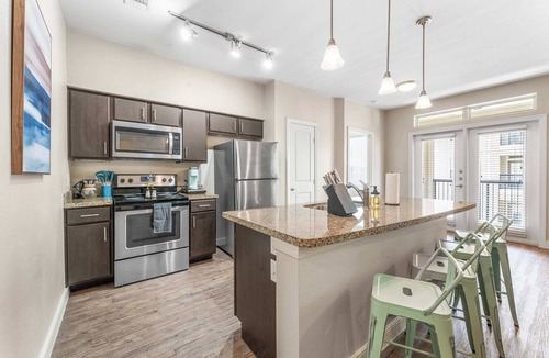 Greater South River City Apartment | Trendy SoCo 2BR King Suite w/GymPickleballLaundry