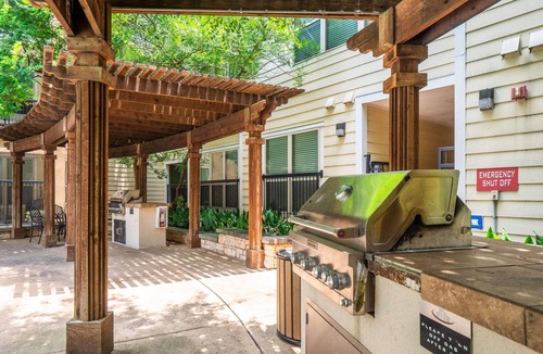 Greater South River City Apartment | Trendy SoCo 2BR King Suite w/GymPickleballLaundry