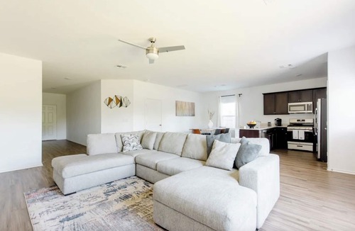Pflugerville House | Trendy Spacious Home - Prime Location in Austin- Early Checkin