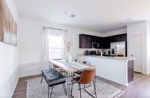 Pflugerville House | Trendy Spacious Home - Prime Location in Austin- Early Checkin