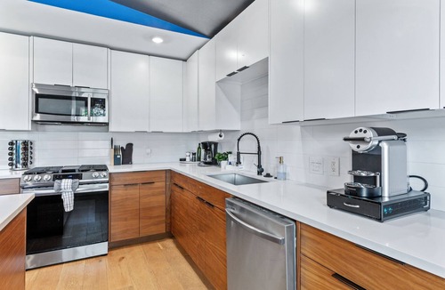 MLK House | Trendy Stay for 12 w/Hot Tub, Mins to DT + 6th St!