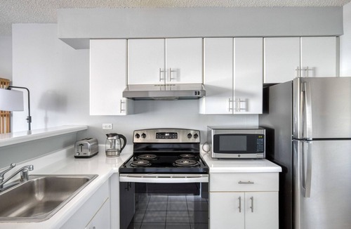 Streeterville Apartment | Trendy Streeterville Studio w/Pool & Gym, nr Navy Pier, by Blueground