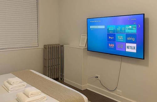 Hyde Park Apartment | Trendy Studio Apartment in Chicago