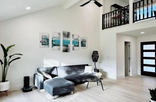 Elk Grove House | Trendy Trenholm