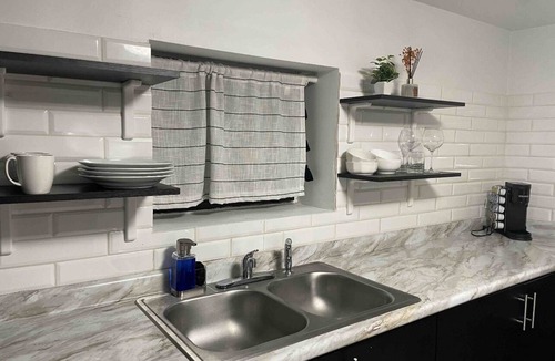 The Gap Apartment | Trendy Unit-15mins to downtown!
