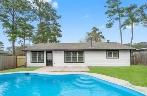 Spring Villa | Trendy Villa with Private Pool close to IAH