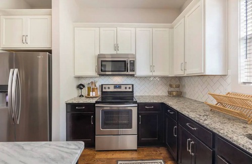 Nashville House | Trendy Walkable Townhome Steps to Bars, Coffee & Breweries 5 Min to Broadway