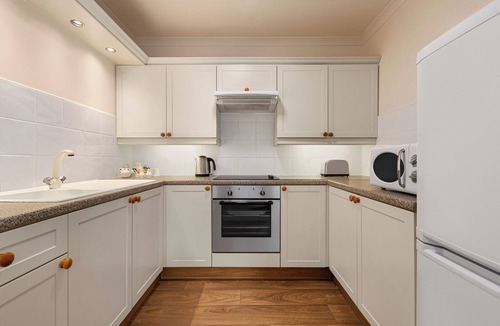 Par Hotel | Trenython Manor Resort