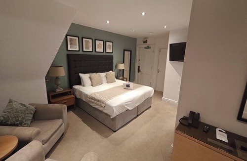 Par Hotel | Trenython Manor Resort