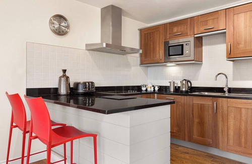 Par Hotel | Trenython Manor Resort