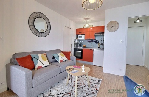 Perros-Guirec House | Trestraou Facing the sea