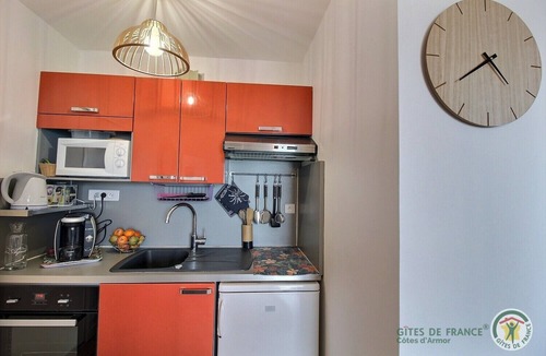 Perros-Guirec House | Trestraou Facing the sea