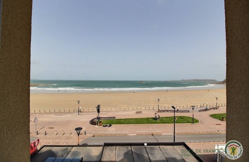 Perros-Guirec House | Trestraou Facing the sea