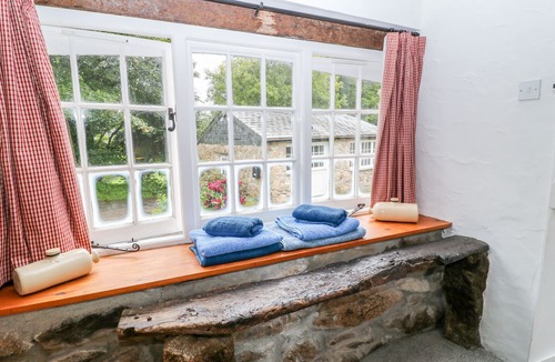 St. Neot Cottage | TREVERBYN SMITHY, pet friendly, character holiday cottage in St Neot