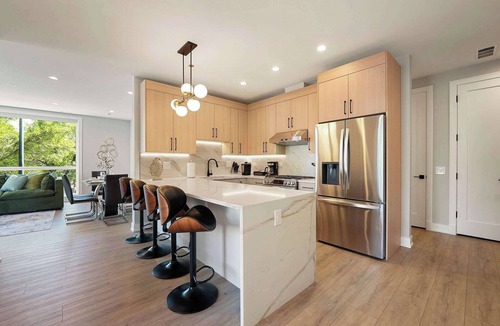 Tri-Taylor Apartment | Tri-Taylor 2BD 2BA Designer Condo with Parking