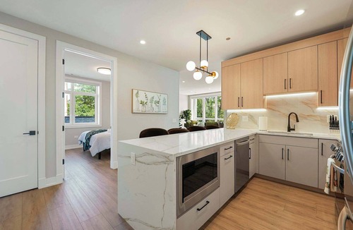 Tri-Taylor Apartment | Tri-Taylor 2BD 2BA Designer Condo with Parking