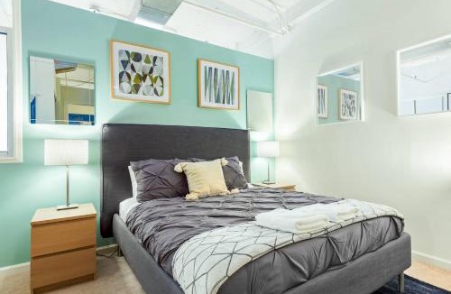 Downtown Apartment | Trifecta 2BR Free Parking Modern Superhost