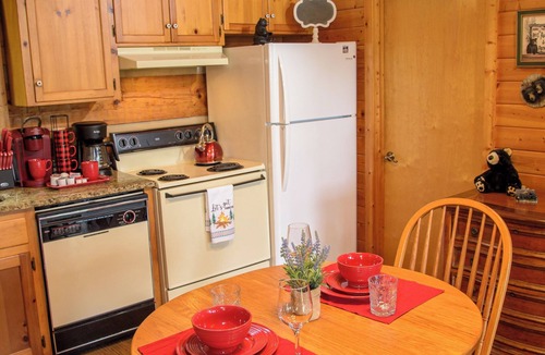 Gatlinburg Cabin | Trillion Dollar Mtn View Great Gatlinburg Location Private Cozy Romantic Hot Tub
