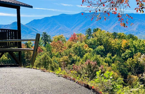 Gatlinburg Cabin | Trillion Dollar Mtn View Great Gatlinburg Location Private Cozy Romantic Hot Tub