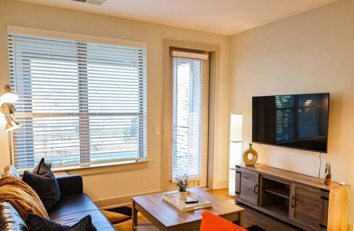 Chapel Hill Apartment | Trilogy 327 · Luxury 2BR apt | Sleep 8 w/Gym & Pool Chapel Hill*
