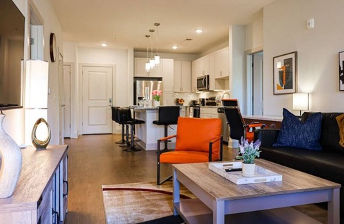 Chapel Hill Apartment | Trilogy 327 · Luxury 2BR apt | Sleep 8 w/Gym & Pool Chapel Hill*