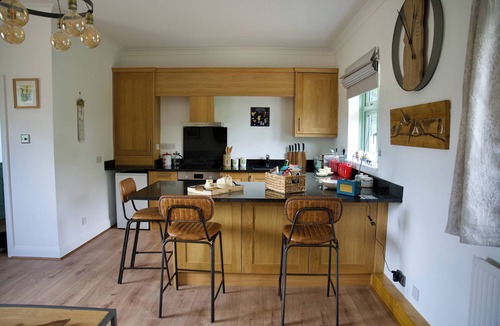 Berkhamsted Cottage | Tring Grange Cottage - Sleeps 2 - Onsite Parking