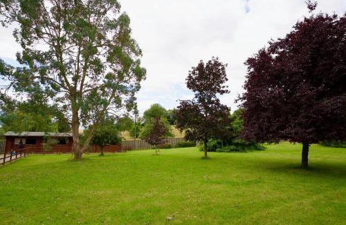 Tring House | Tring Grange Cottage Sleeps 2 with Onsite Parking