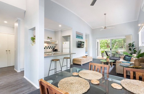 Trinity Beach Apartment | Trinity Beach Resort 2BR Apt; Pools 500m to beach!