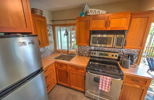 Jones Falls House | Trinity Cottage | Waterfront Escape on Whitefish Lake