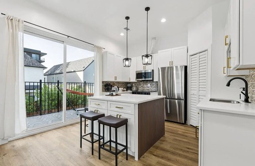 West Dallas House | Trinity Groves 4BR Home 3-Story Dallas Retreat