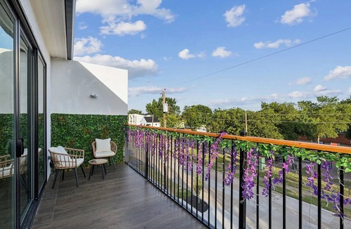 West Dallas House | Trinity Groves 4BR Home 3-Story Dallas Retreat