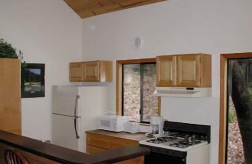 Salyer House | Trinity River Cabin, Willow Creek