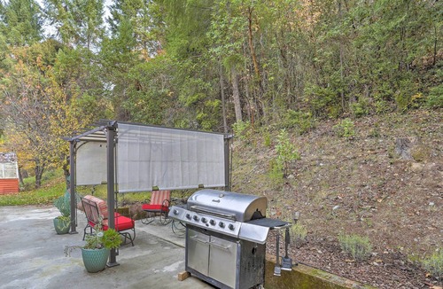 Willow Creek House | ‘Trinity River Rose’ w/ Saltwater Pool & Fire Pit!