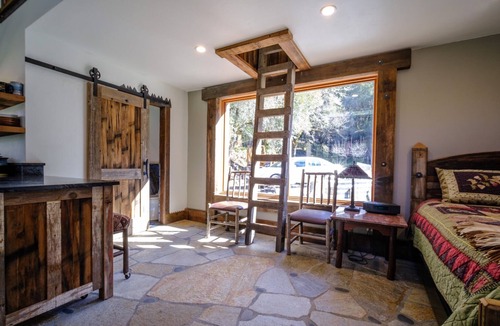 Salyer Apartment | Trinity Riverstone Pool House, pet friendly