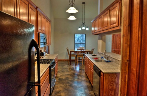 Hillsboro Cabin | Trinity Trails: Cedar Springs Cabin on 6 private acres on Lake Aquilla
