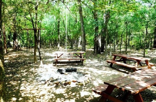 Hillsboro Cabin | Trinity Trails: Lone Star Cabin in 6 acres on Lake Aquilla