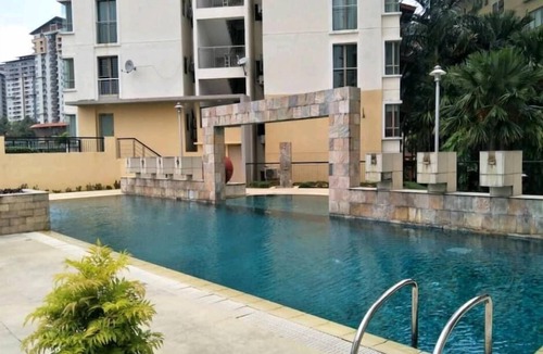 Damansara Perdana Apartment | Triple B's Staycation - Simple and Comfy