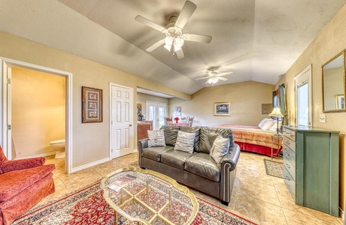 Fredericksburg Hotel | Triple Creek Cottage