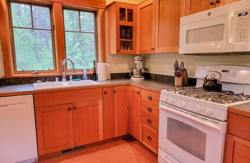 Mazama Cabin | Triple J Cabin Summar