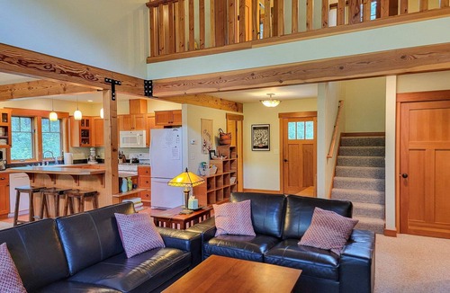 Mazama Cabin | Triple J Cabin Summar