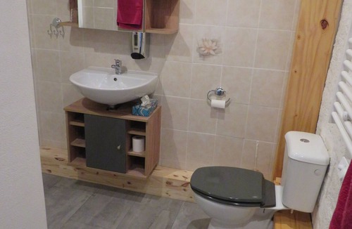 Anjeux Bed & Breakfast | Triple room-Basic-Ensuite-Jura