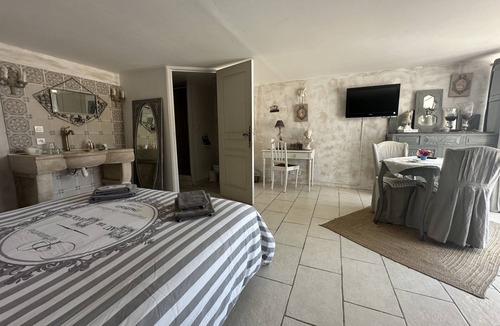 Cabries Bed & Breakfast | Triple room-Comfort-Ensuite-Garden view
