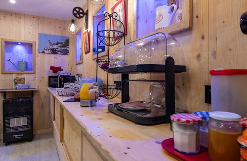 Vassieux-en-Vercors Apartment | Triple Room with Half Board, Shared Bathroom
