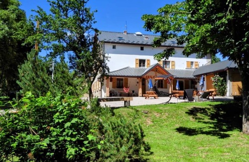 Vassieux-en-Vercors Apartment | Triple Room with Half Board, Shared Bathroom